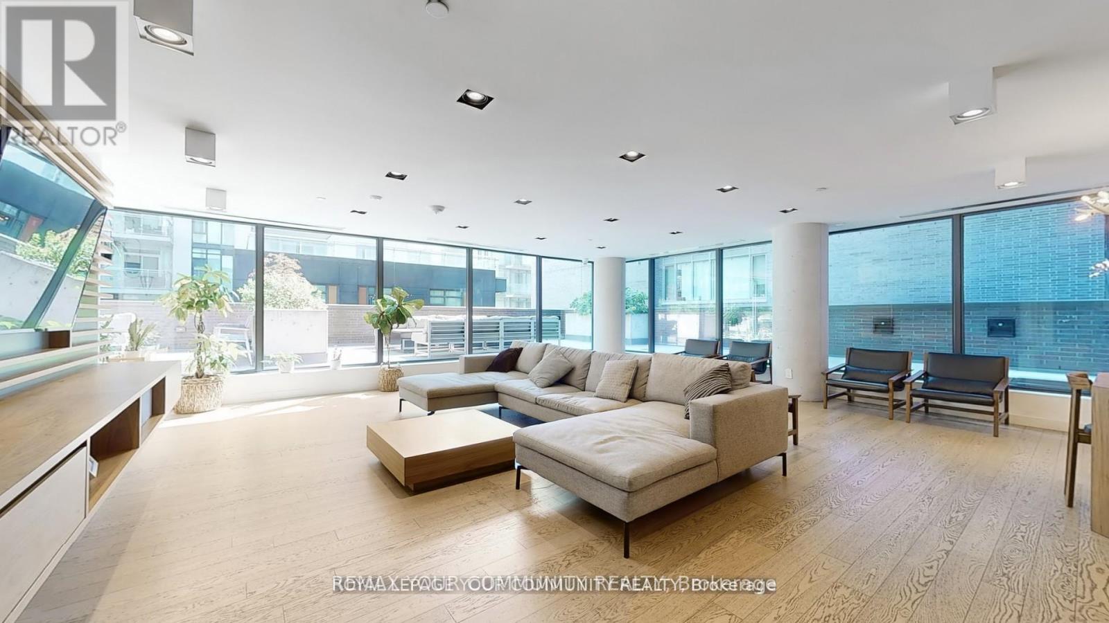 #314 111 BATHURST STREET - 25