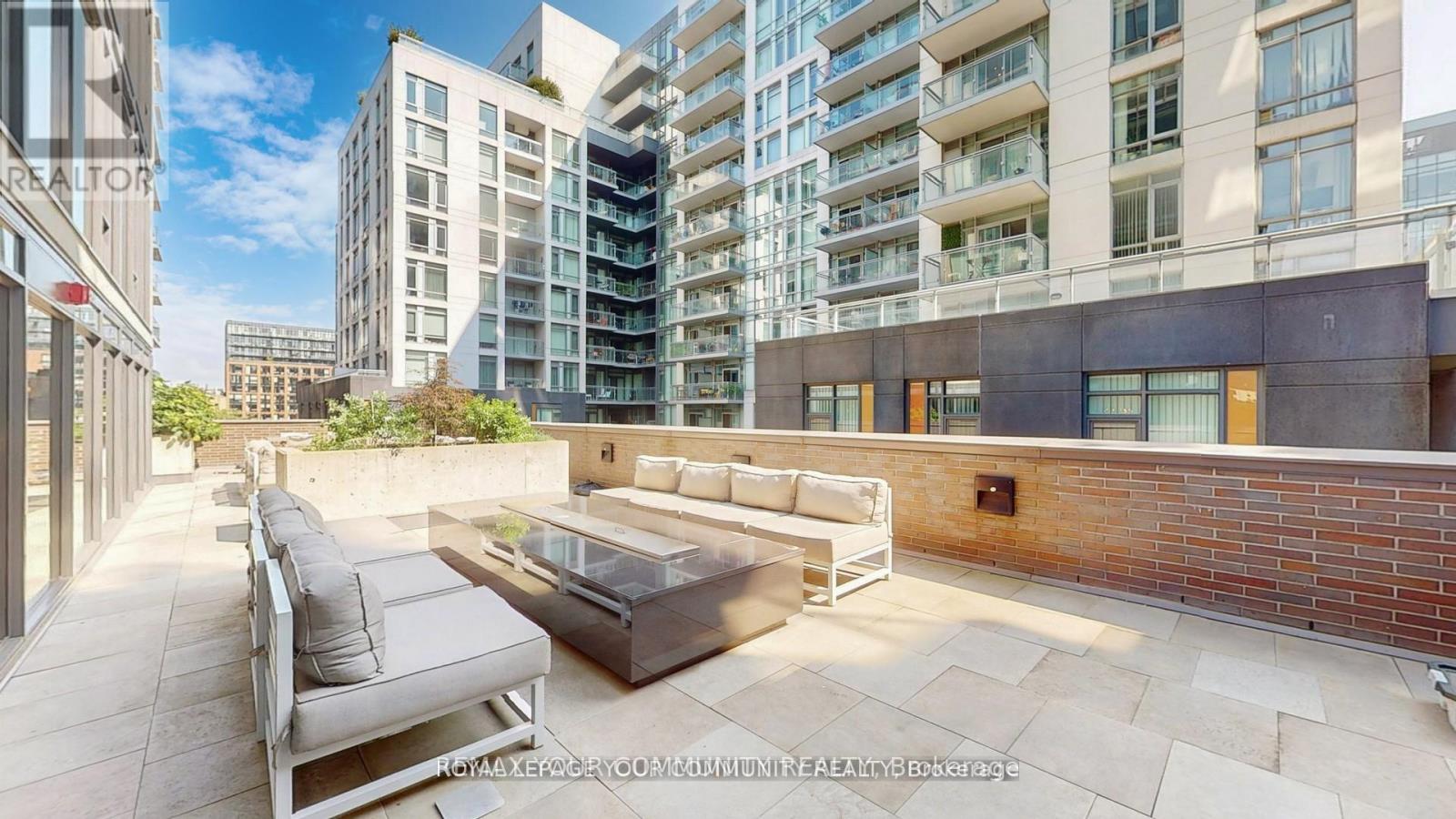 #314 111 BATHURST STREET - 28
