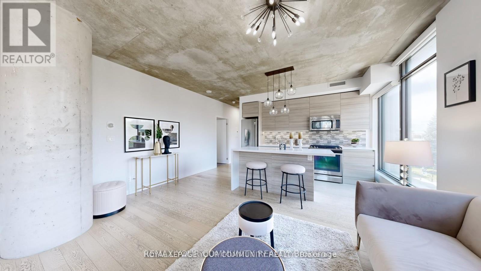 #314 111 BATHURST STREET - 4