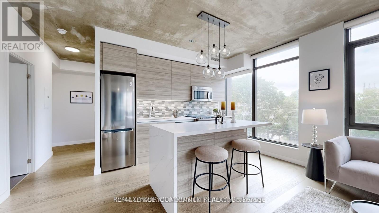 #314 111 BATHURST STREET - 6