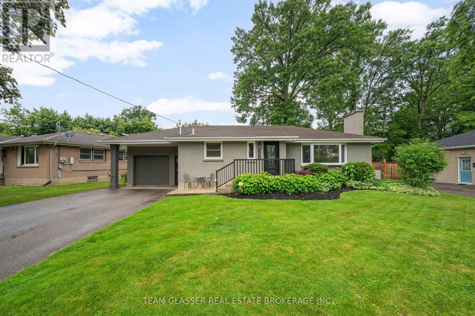 264 RIDGEWOOD CRESCENT - 1