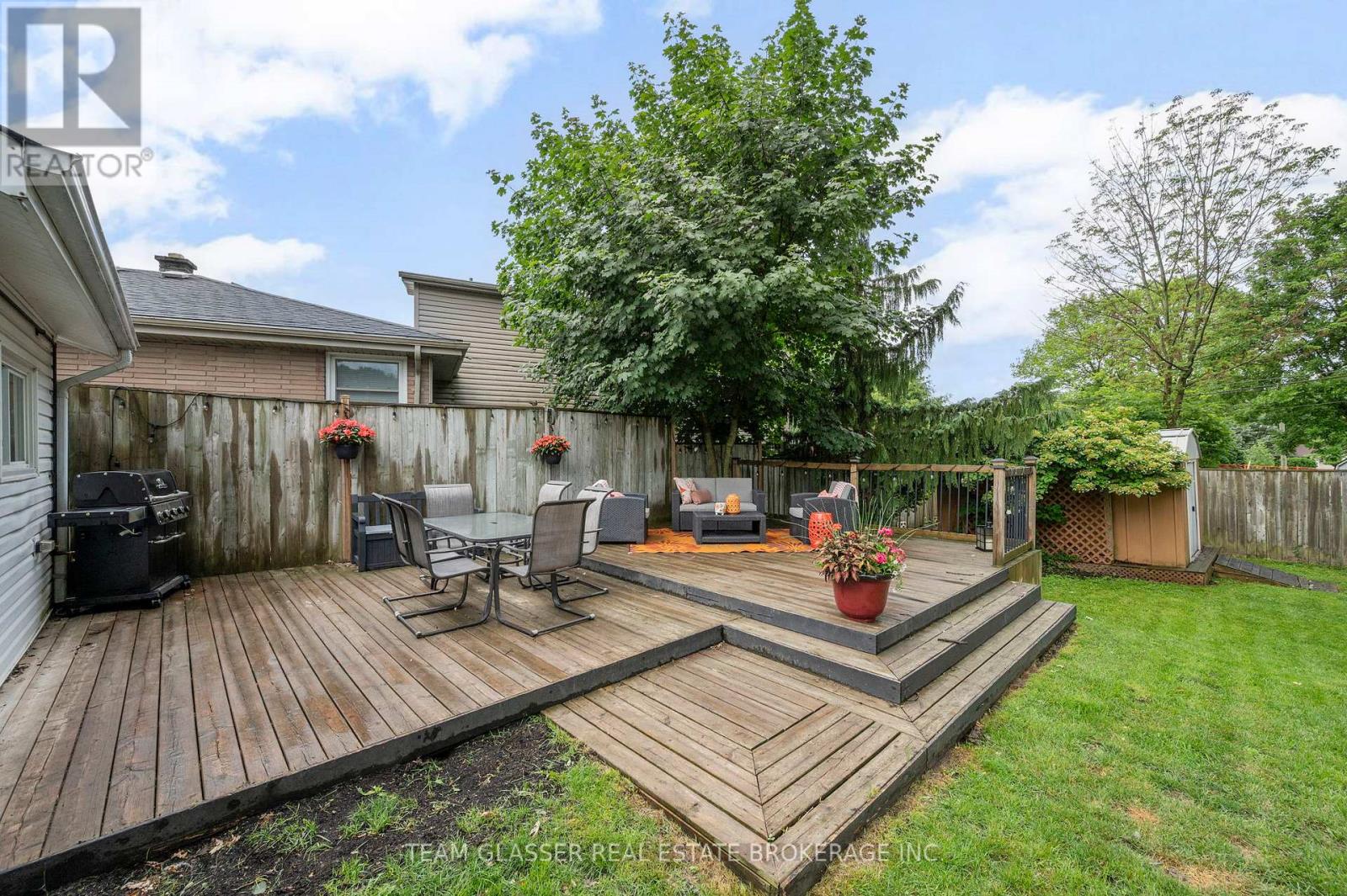 264 RIDGEWOOD CRESCENT - 26