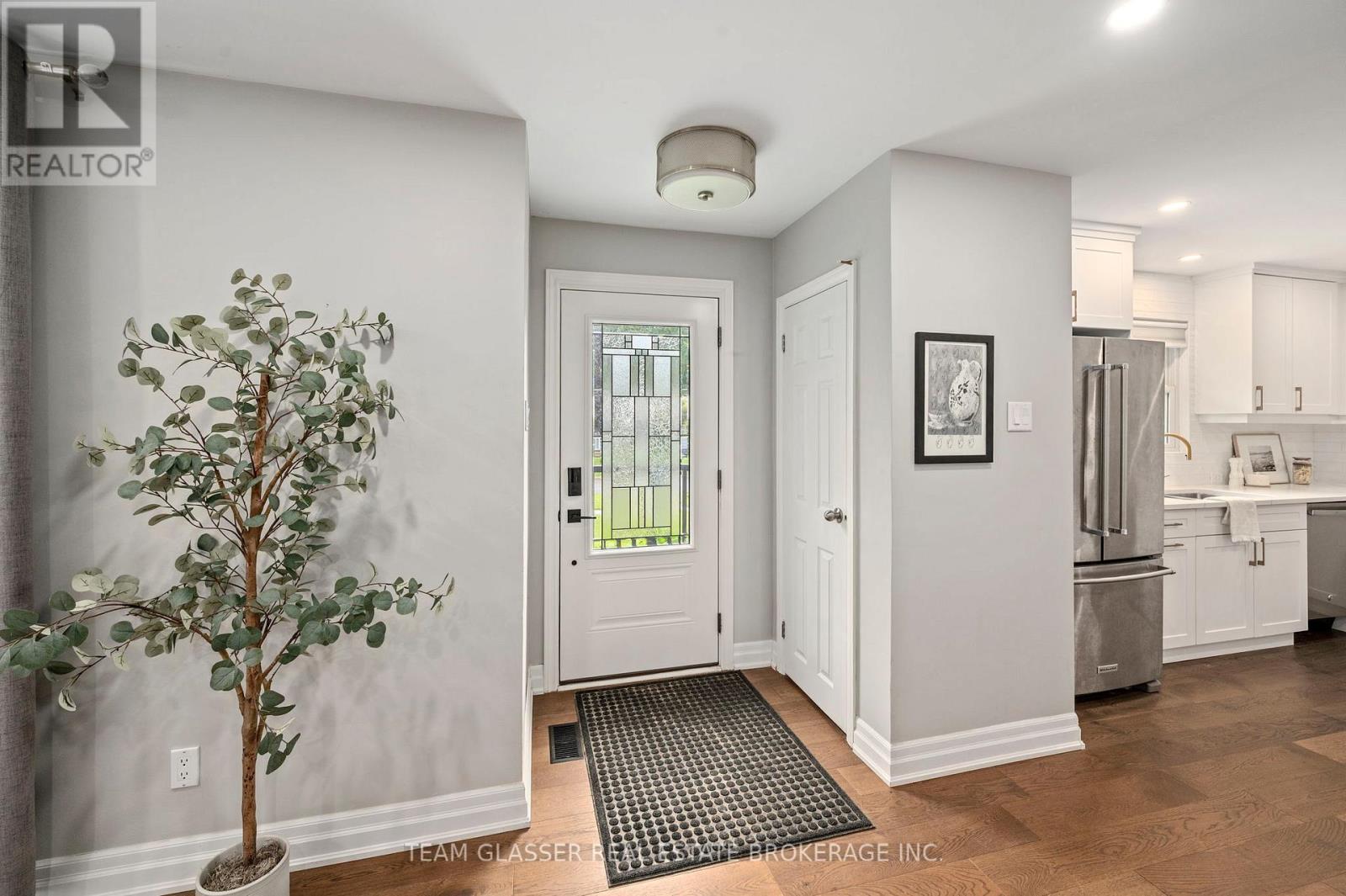 264 RIDGEWOOD CRESCENT - 4