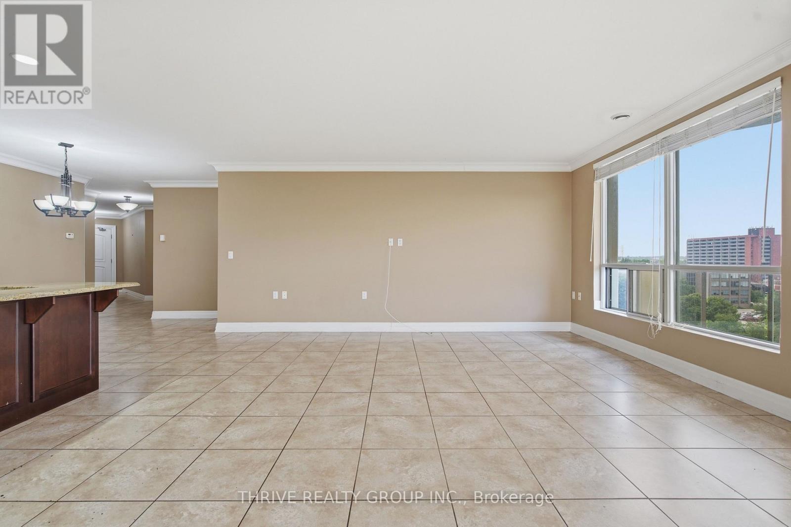 #802 250 PALL MALL STREET - Image 14