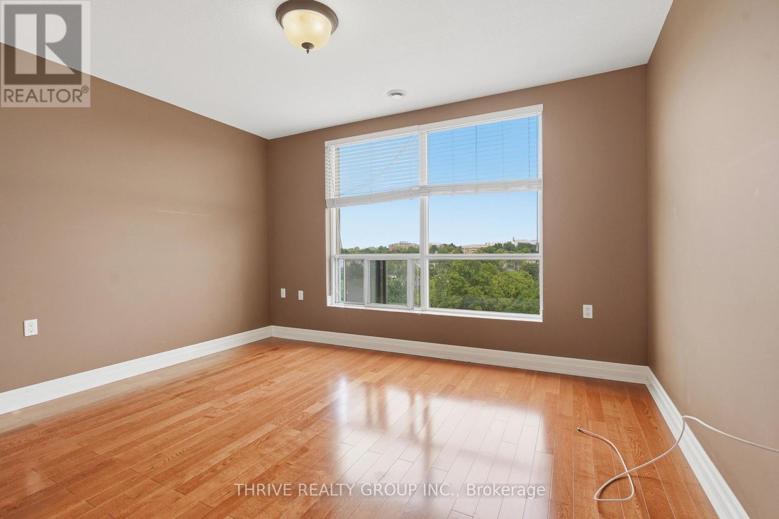 #802 250 PALL MALL STREET - Image 15