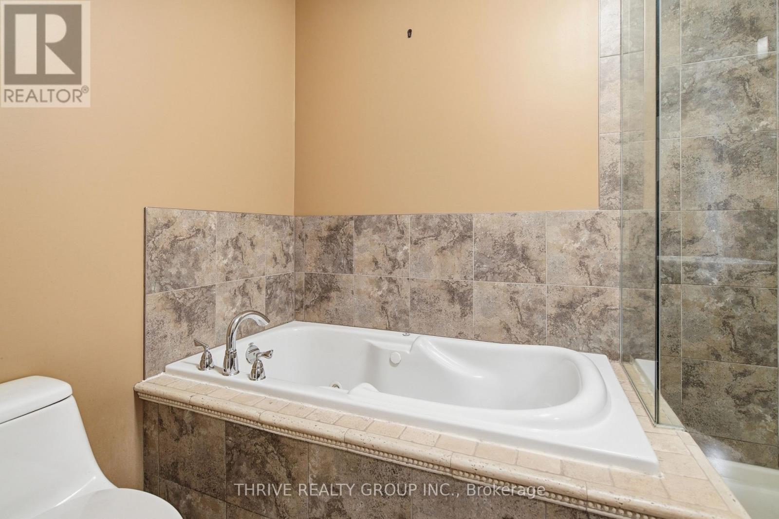 #802 250 PALL MALL STREET - Image 24