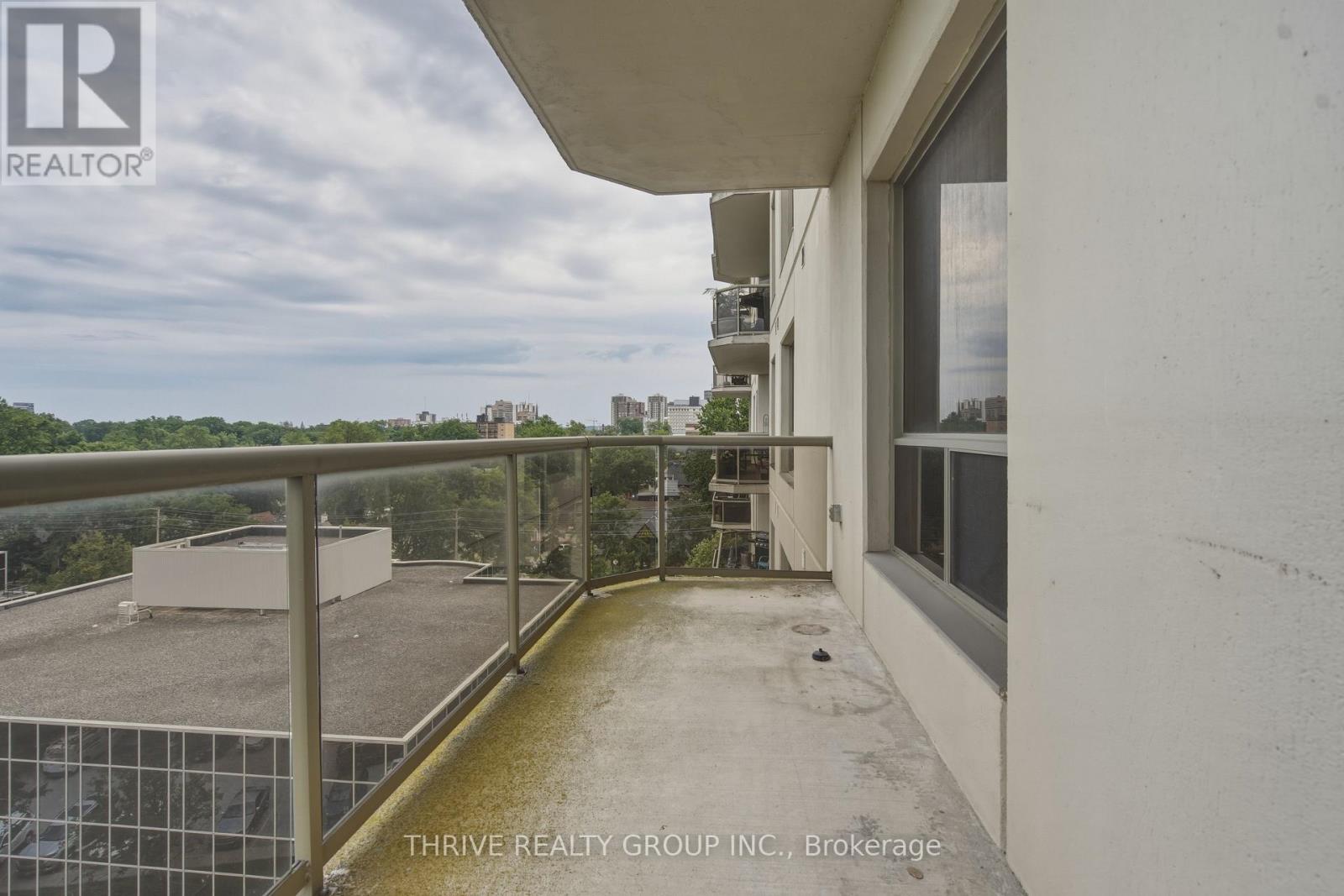 #802 250 PALL MALL STREET - Image 28