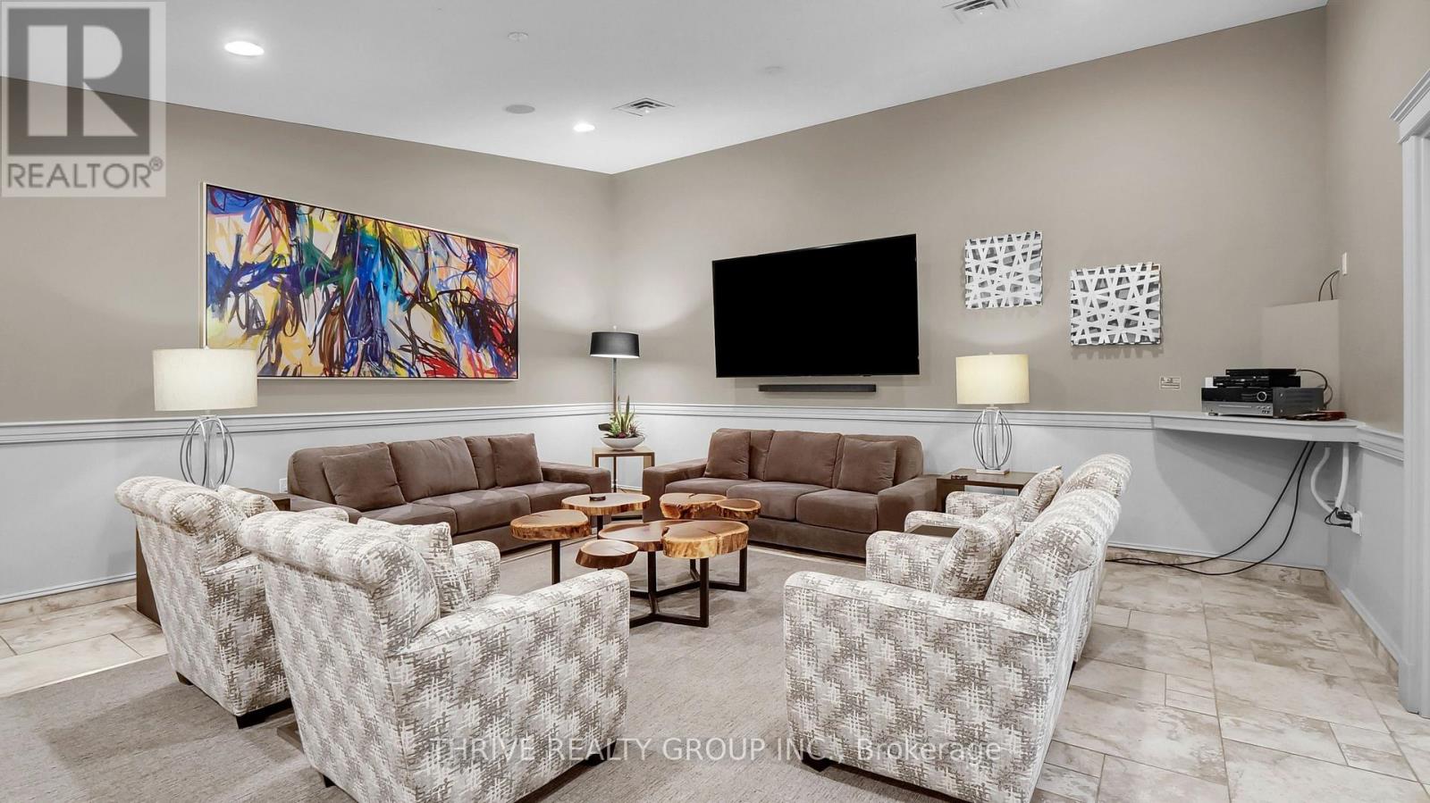 #802 250 PALL MALL STREET - Image 38