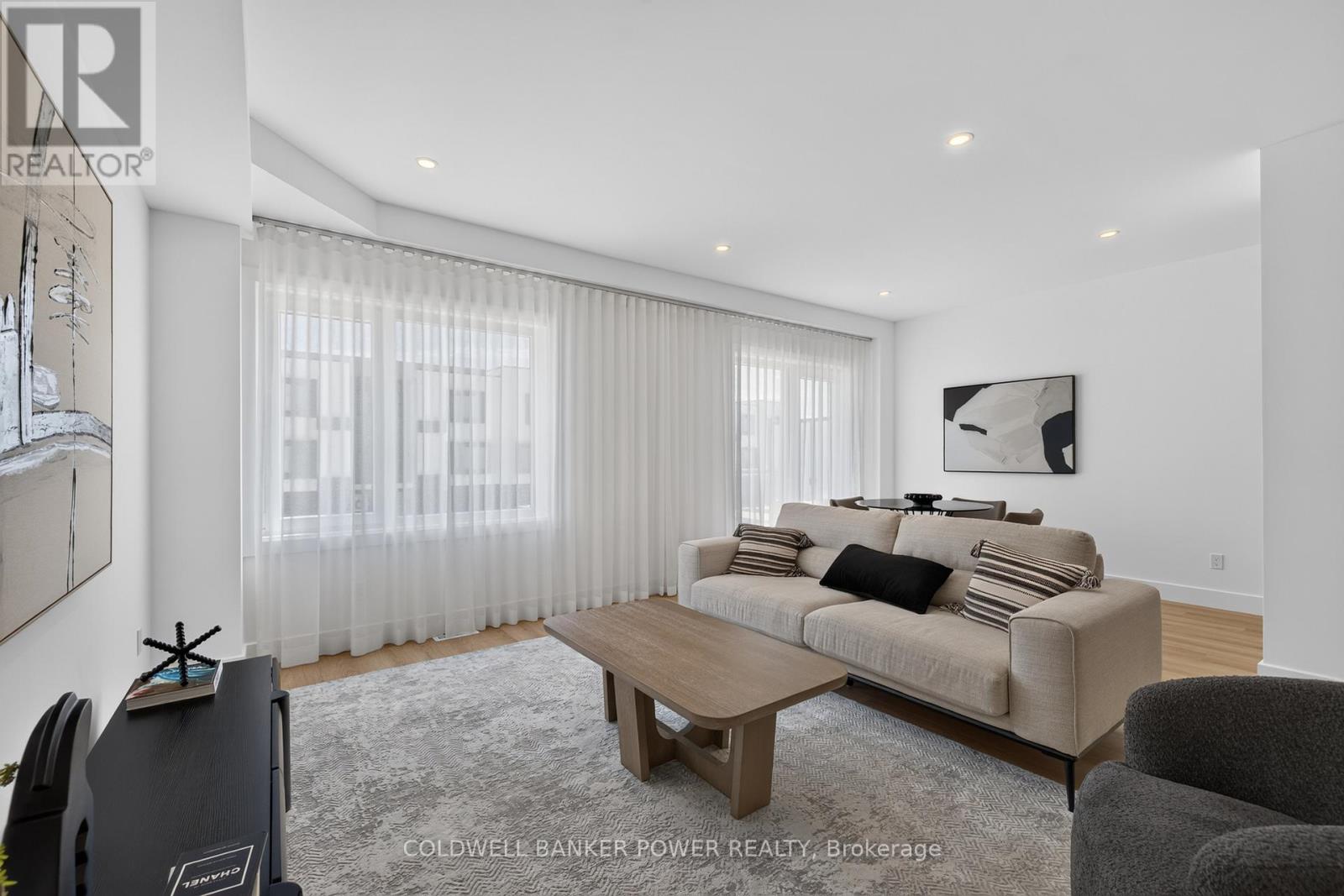 #30 3361 DAVID MILNE WAY - 15