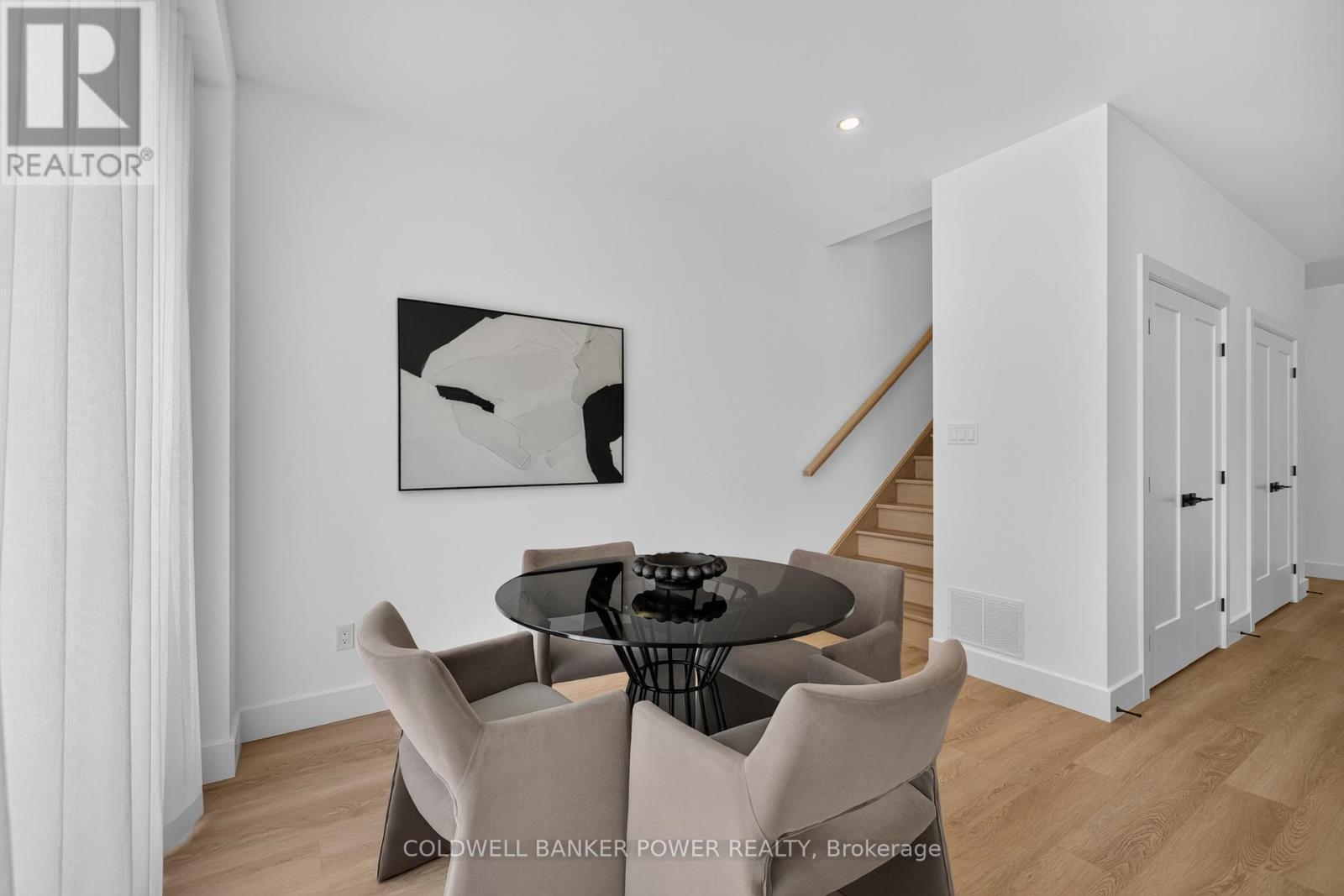 #30 3361 DAVID MILNE WAY - 19