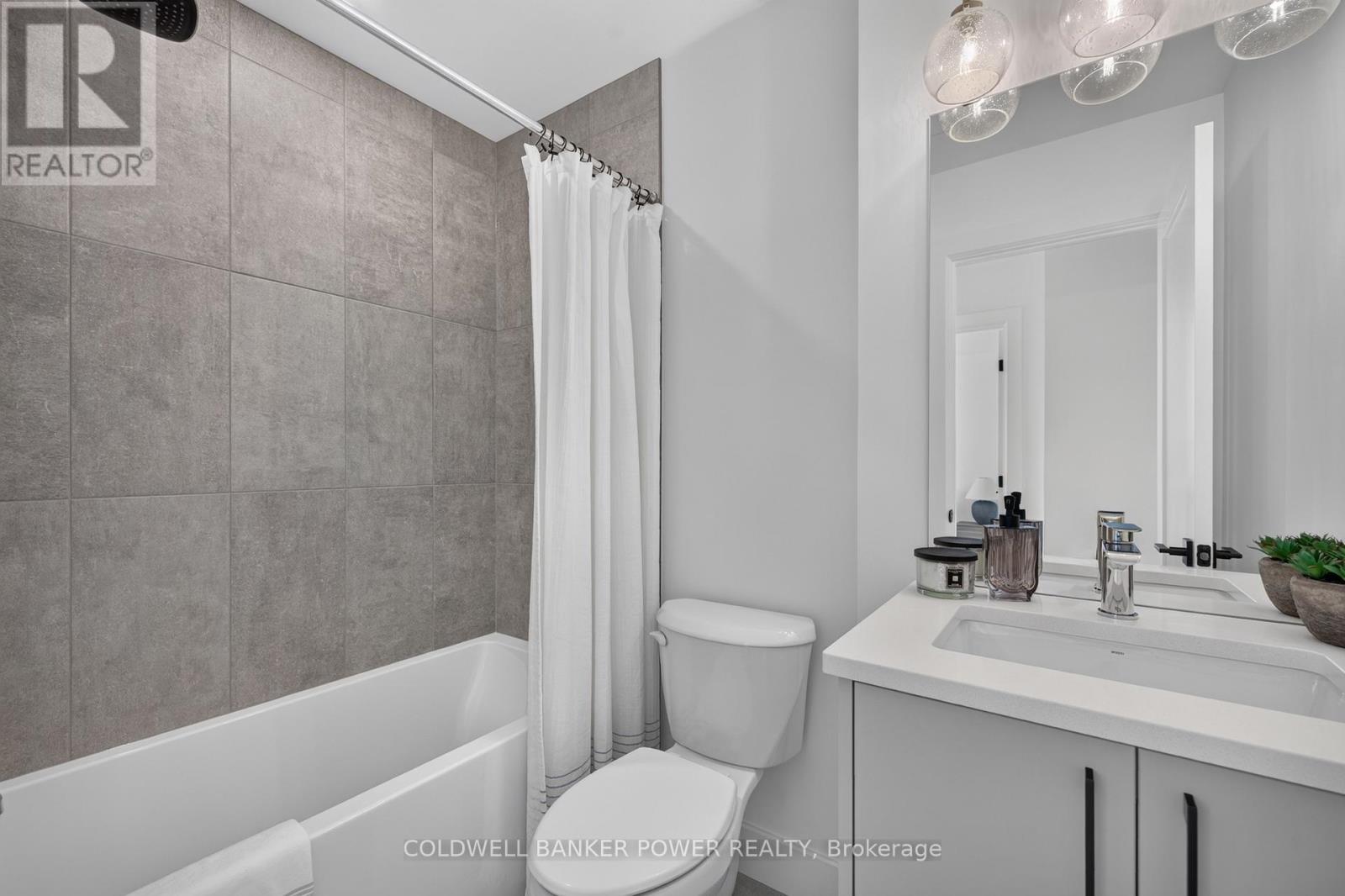 #30 3361 DAVID MILNE WAY - 38