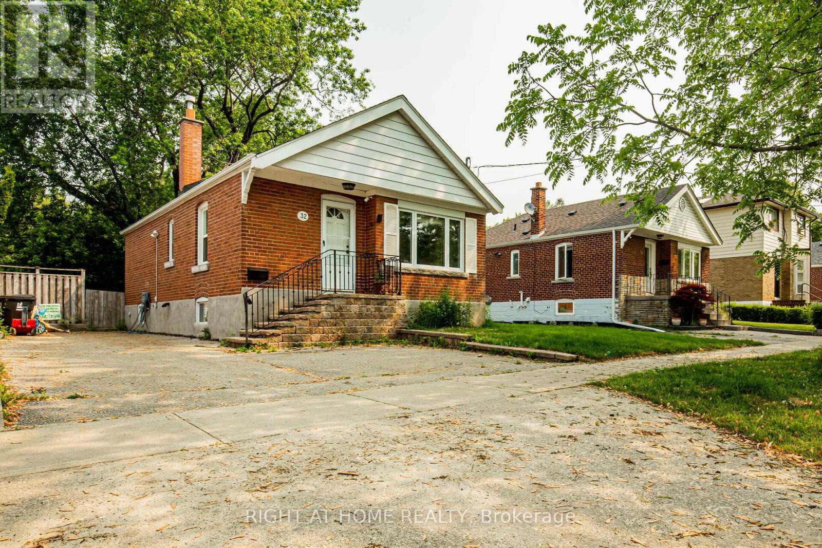 32 FLORENS AVENUE - 1