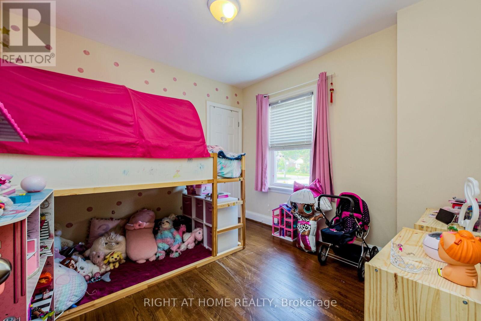 32 FLORENS AVENUE - 18
