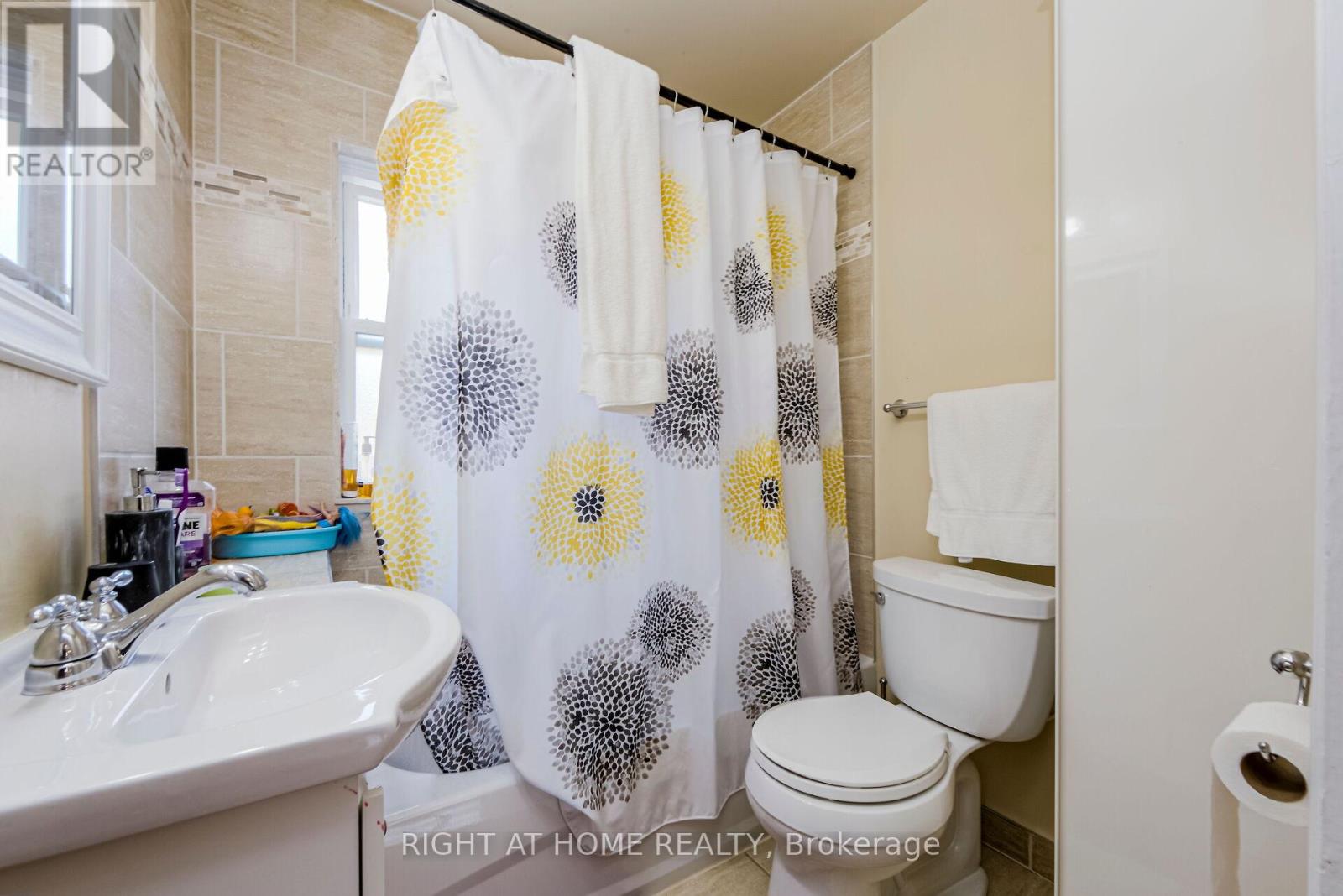 32 FLORENS AVENUE - 19