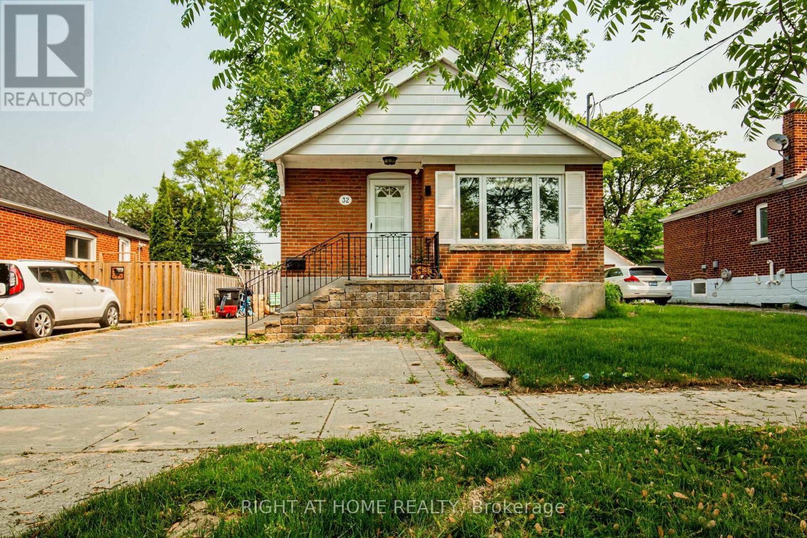 32 FLORENS AVENUE - 2