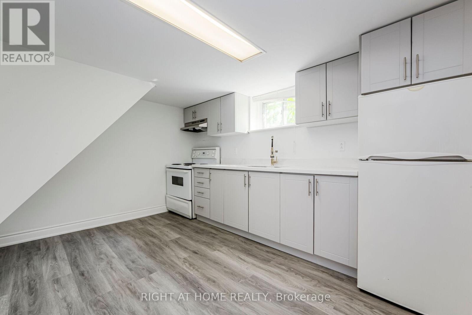 32 FLORENS AVENUE - 23