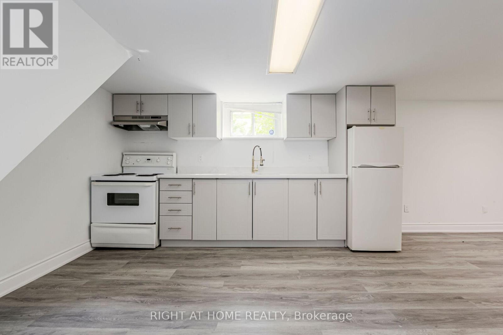 32 FLORENS AVENUE - 24