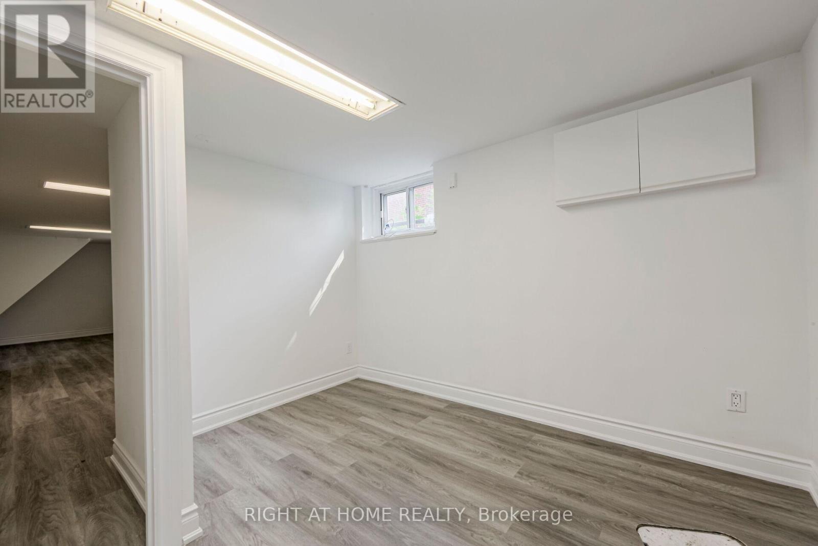32 FLORENS AVENUE - 27