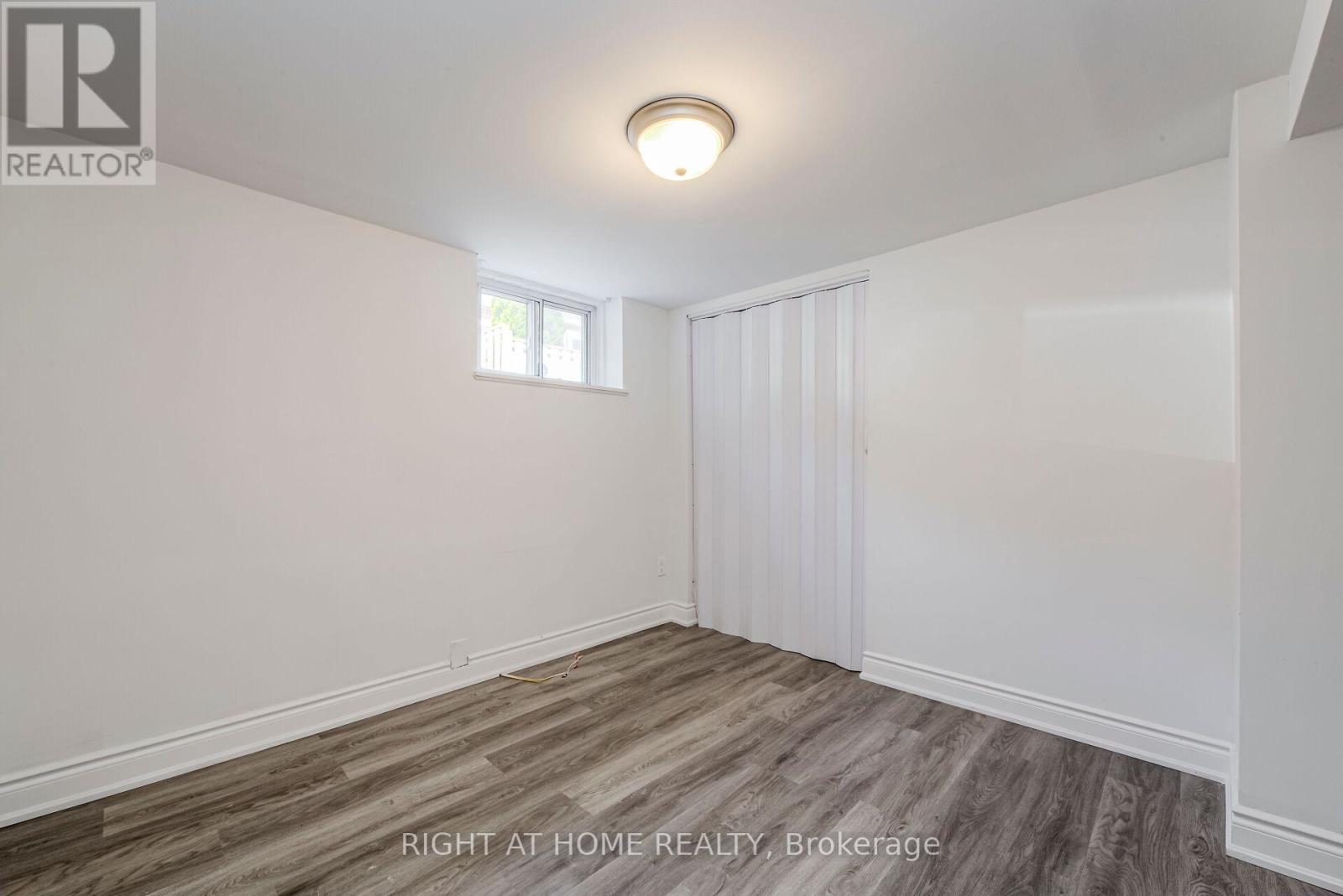 32 FLORENS AVENUE - 29