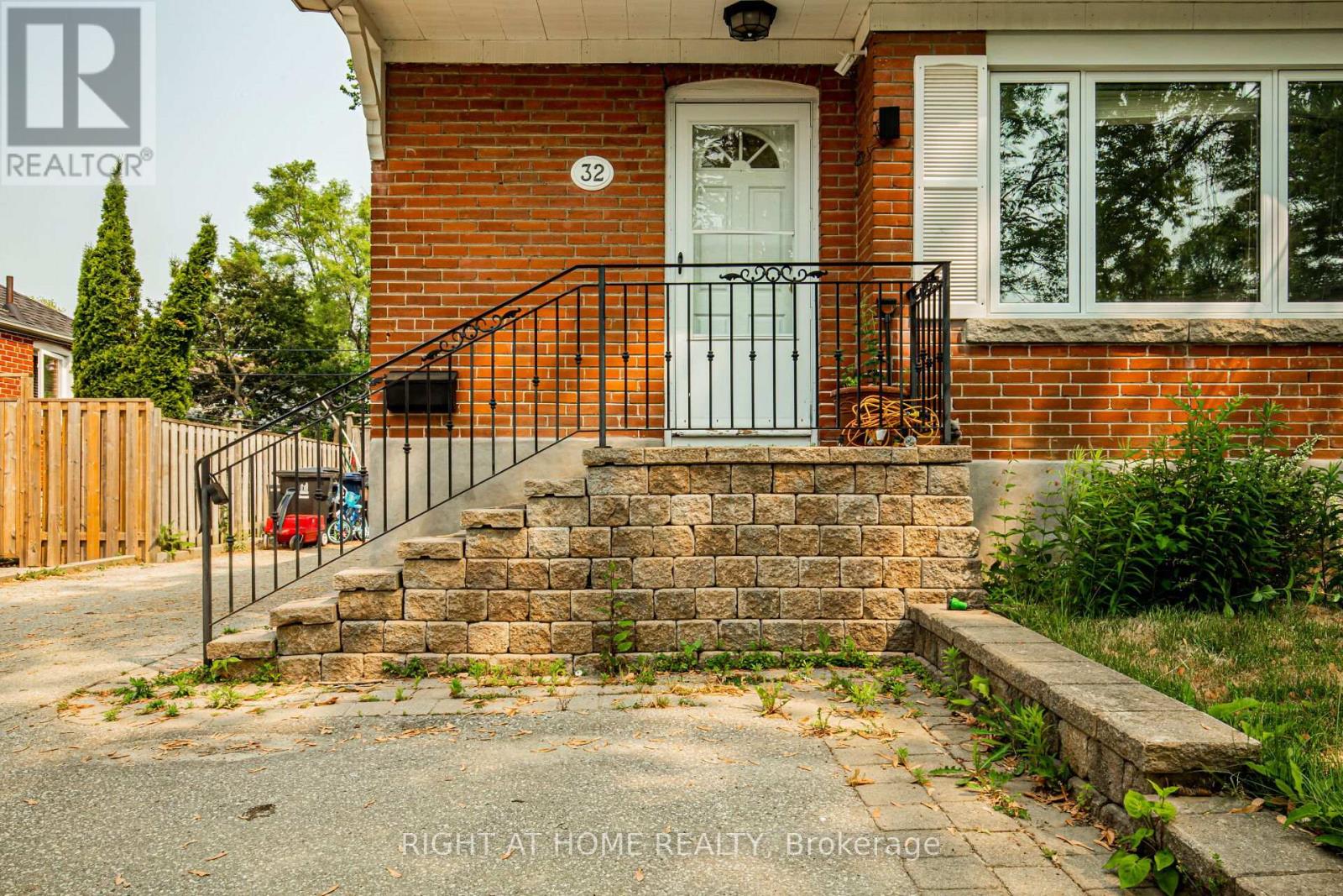 32 FLORENS AVENUE - 4