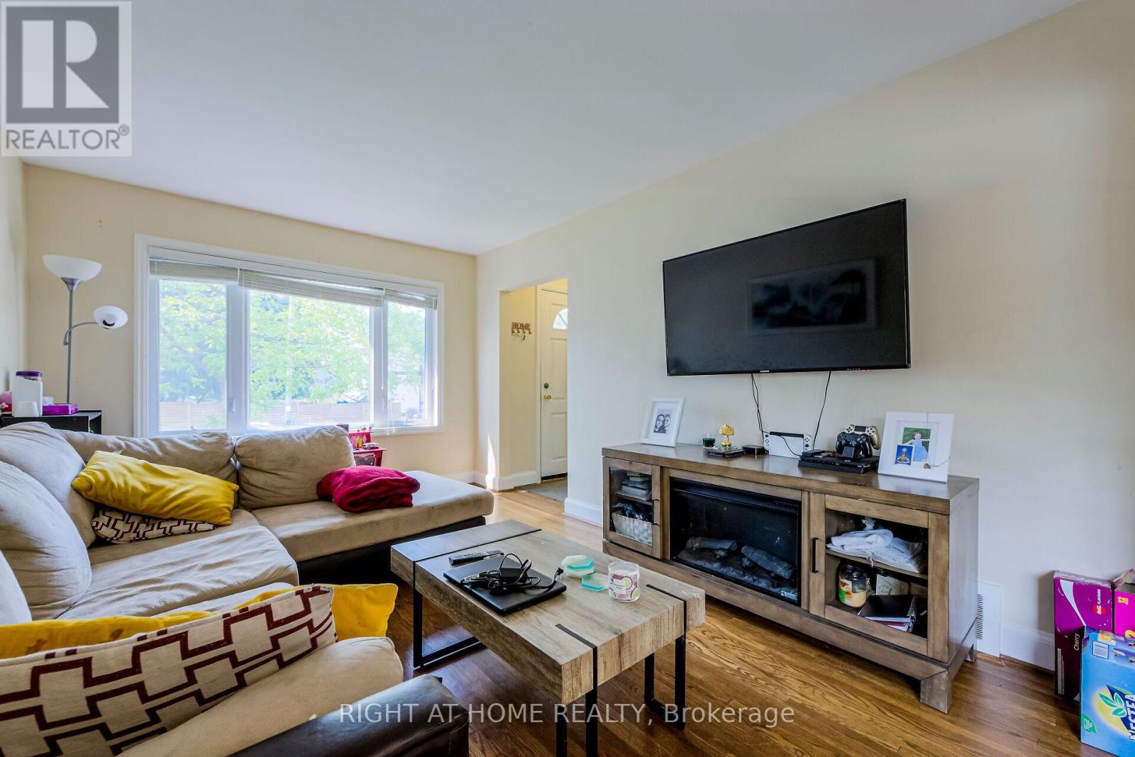 32 FLORENS AVENUE - 6
