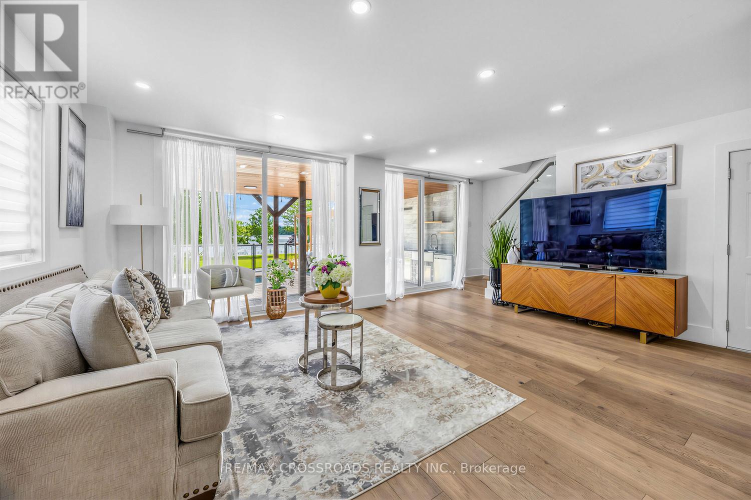 661 FRONT ROAD - 13