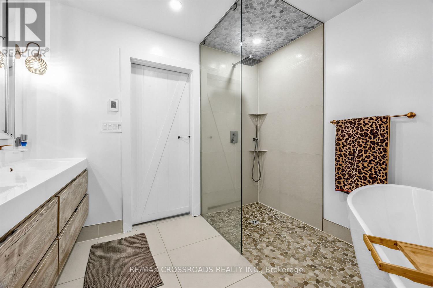 661 FRONT ROAD - Image 23