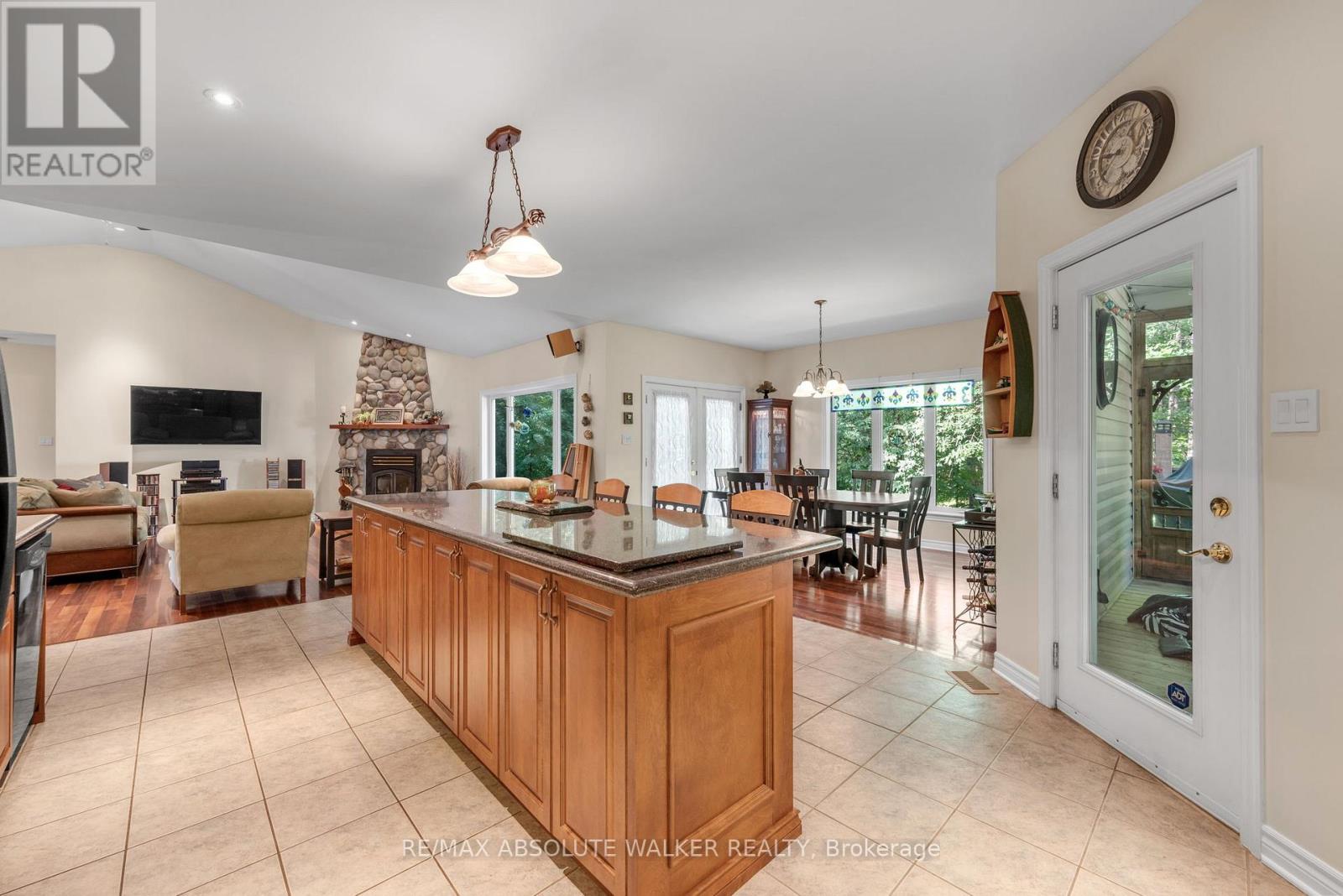 3 Bed, 2 Bath House for Sale in Ottawa – 114 HARDWOOD DRIVE, Ottawa – MLS# X13531508 - Image 9