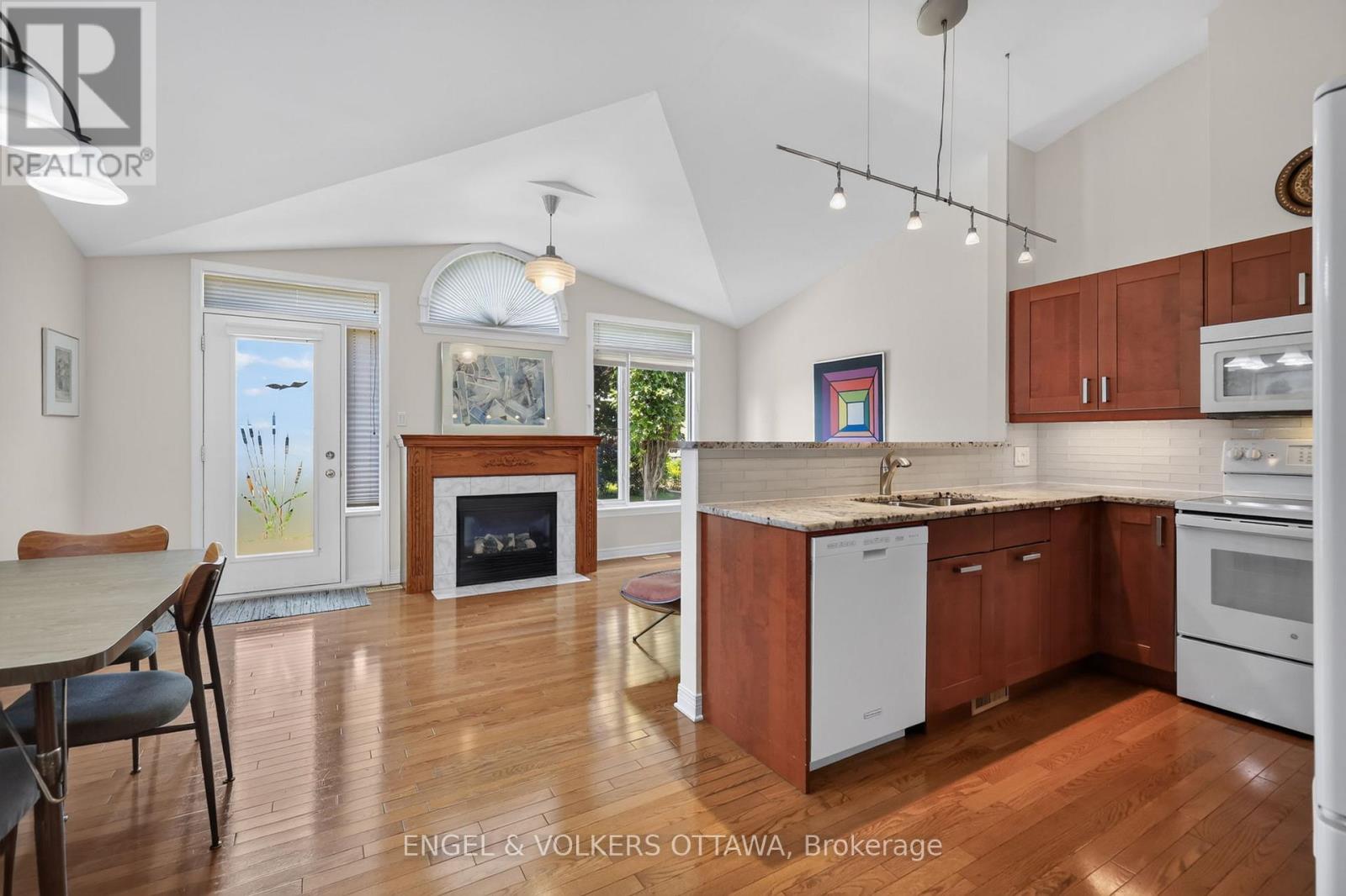 10 WATERTHRUSH CRESCENT - 12