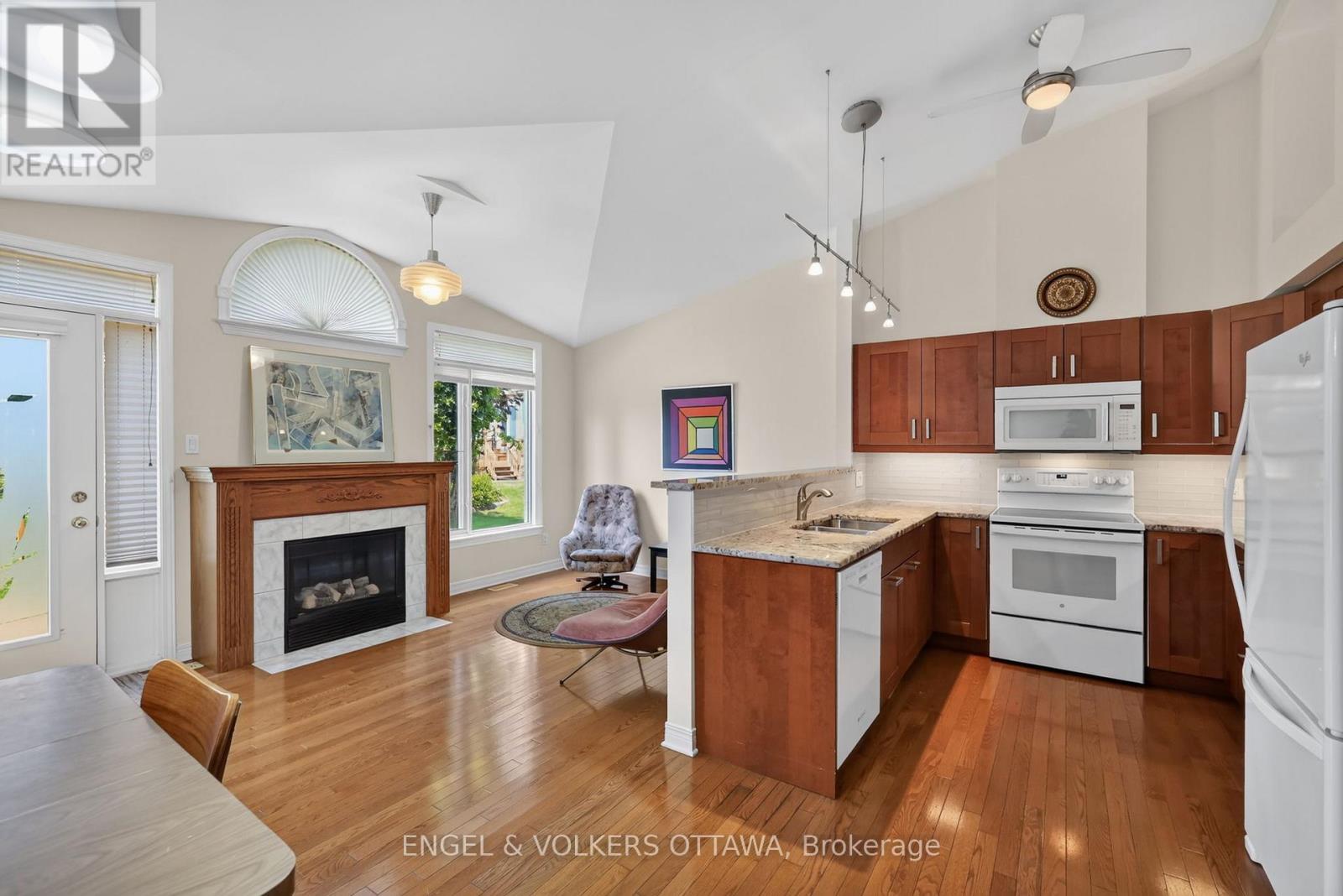 10 WATERTHRUSH CRESCENT - 13