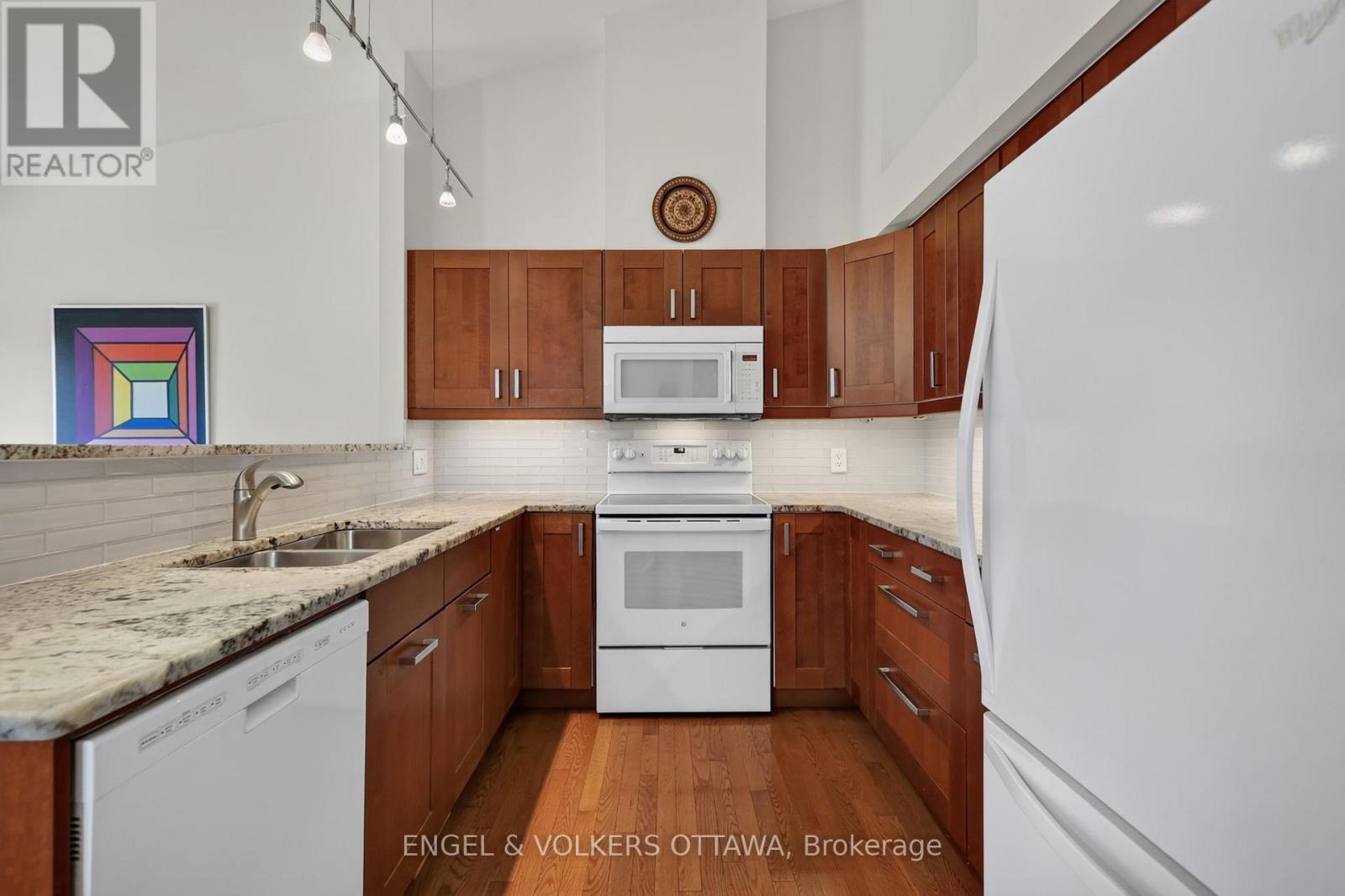 10 WATERTHRUSH CRESCENT - 14