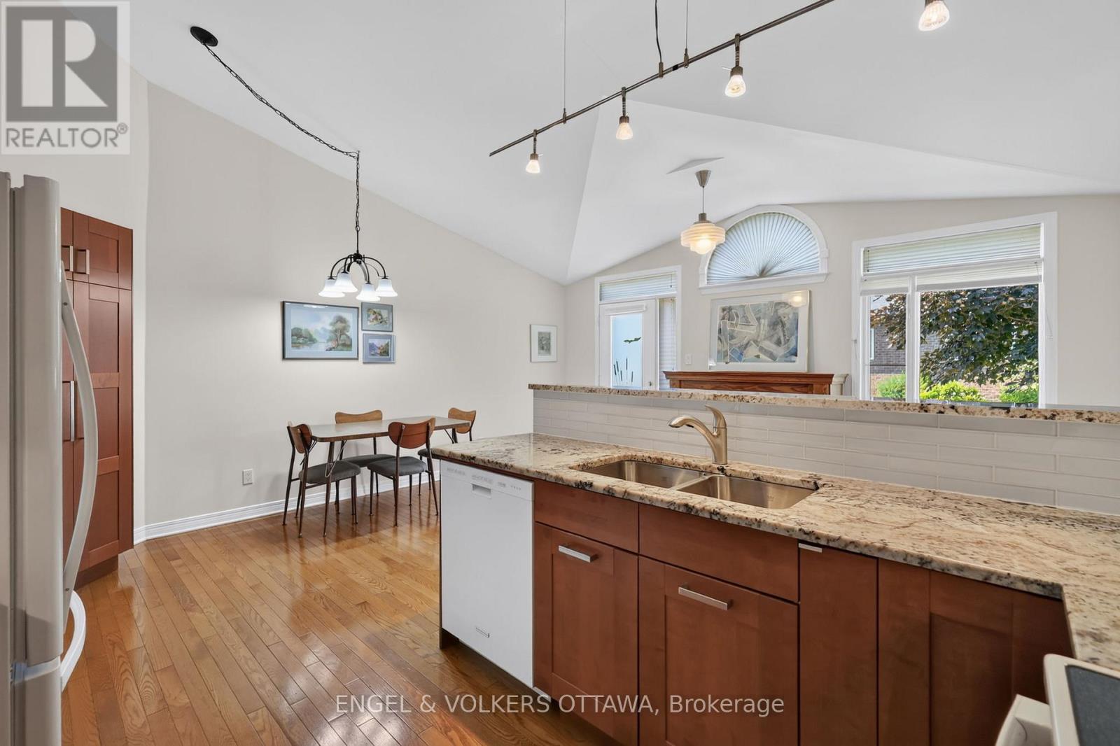10 WATERTHRUSH CRESCENT - 15