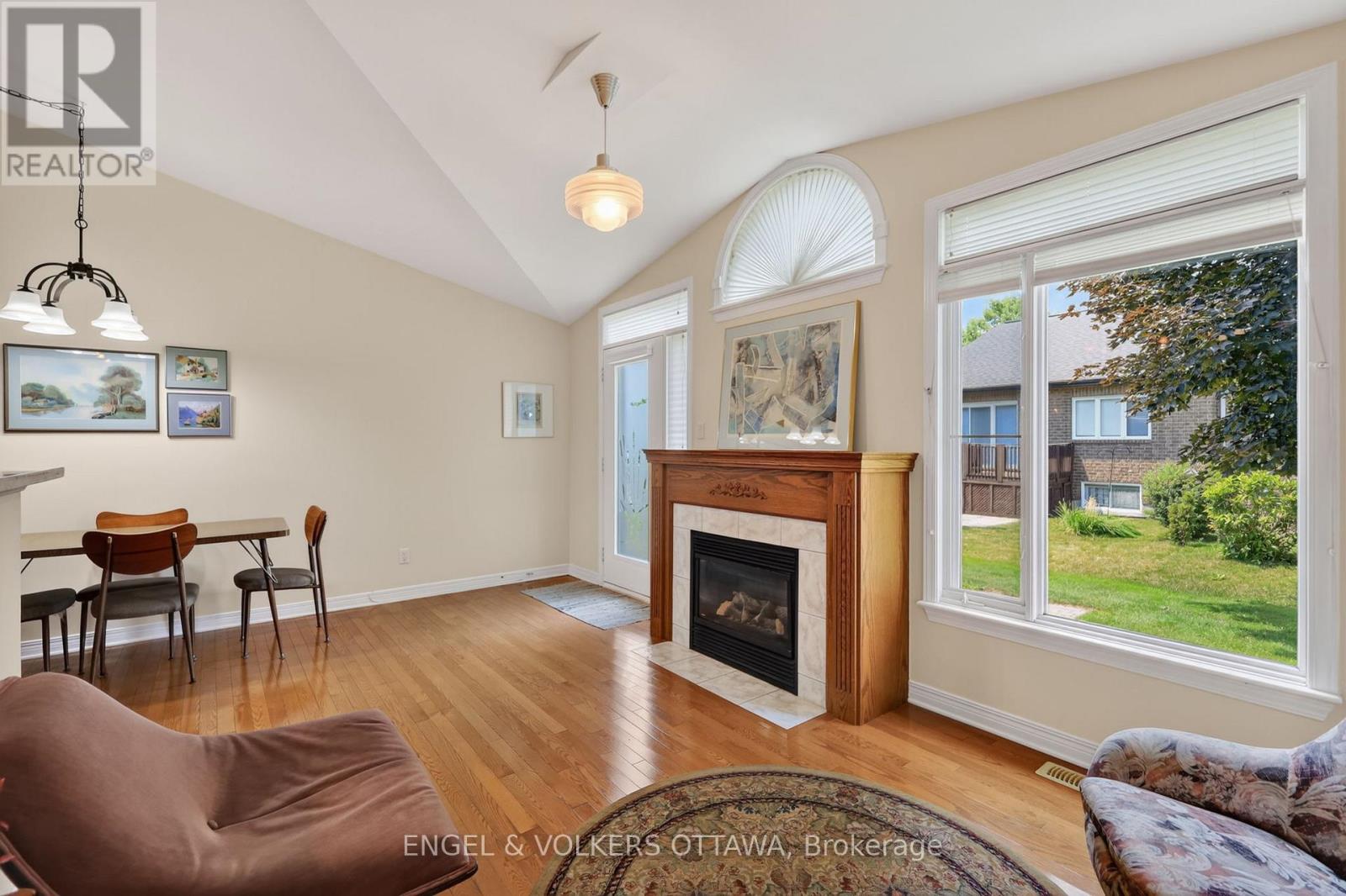 10 WATERTHRUSH CRESCENT - 19
