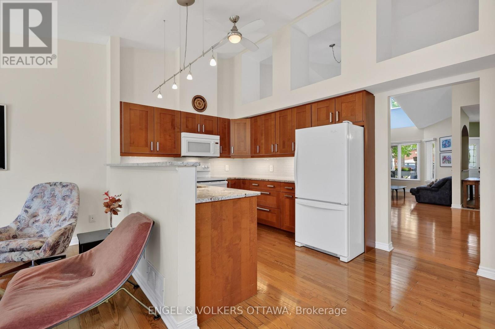 10 WATERTHRUSH CRESCENT - 20