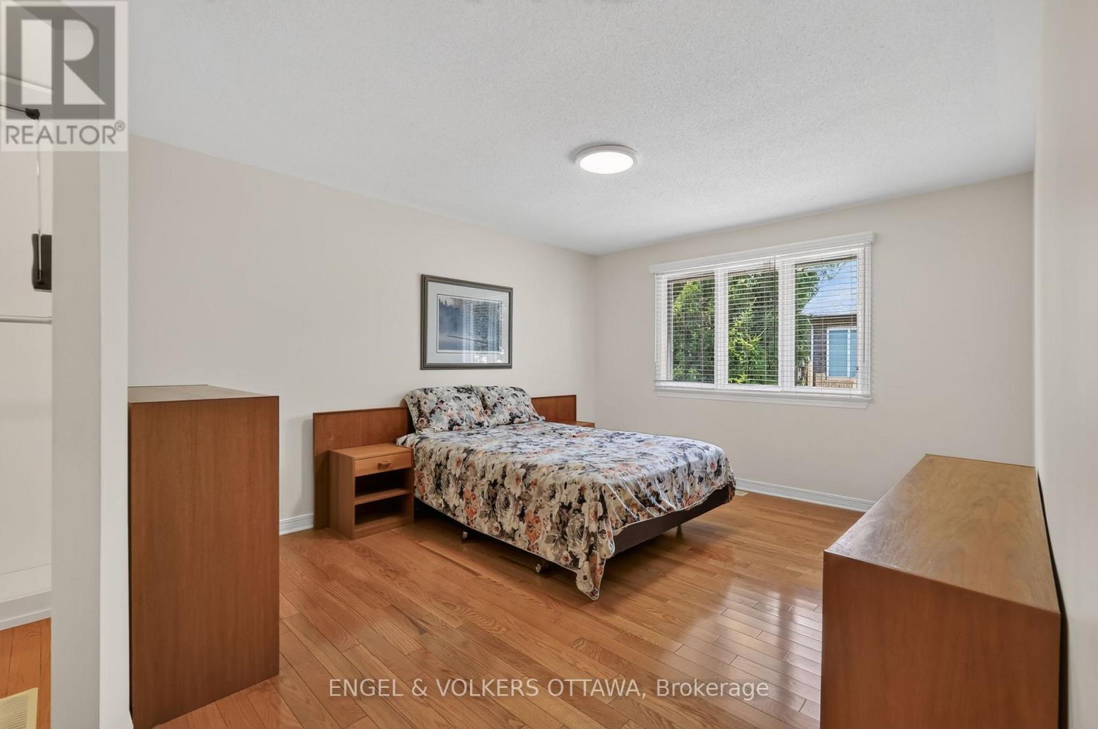 10 WATERTHRUSH CRESCENT - 21