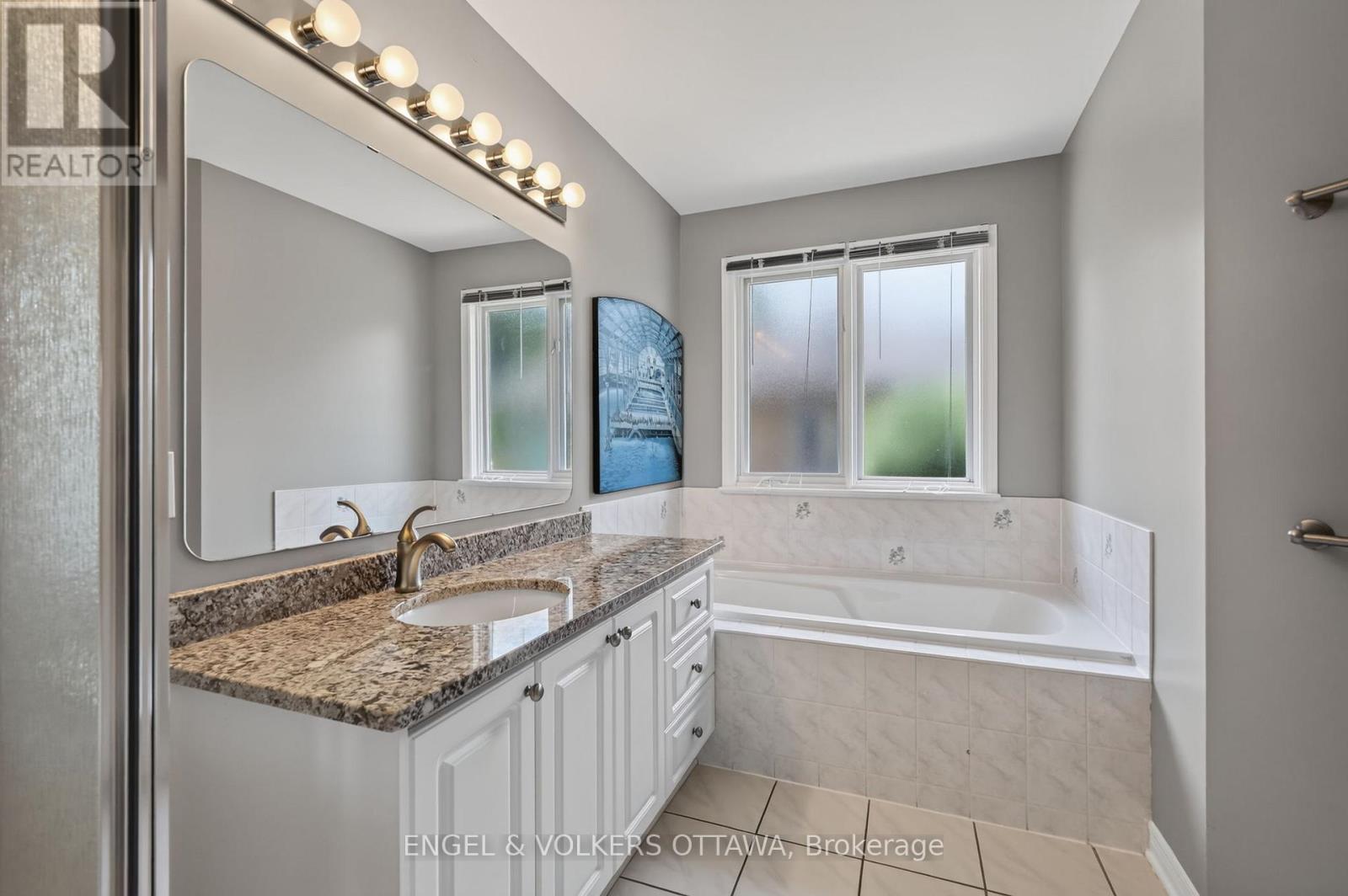 10 WATERTHRUSH CRESCENT - 24