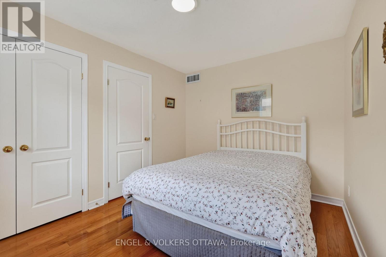 10 WATERTHRUSH CRESCENT - 26