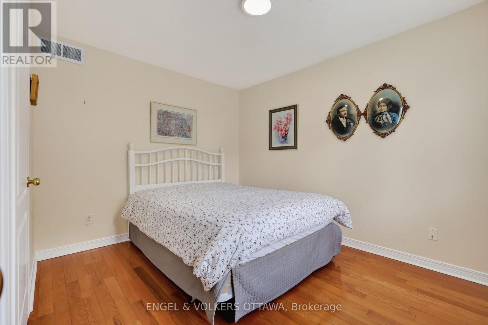 10 WATERTHRUSH CRESCENT - 27