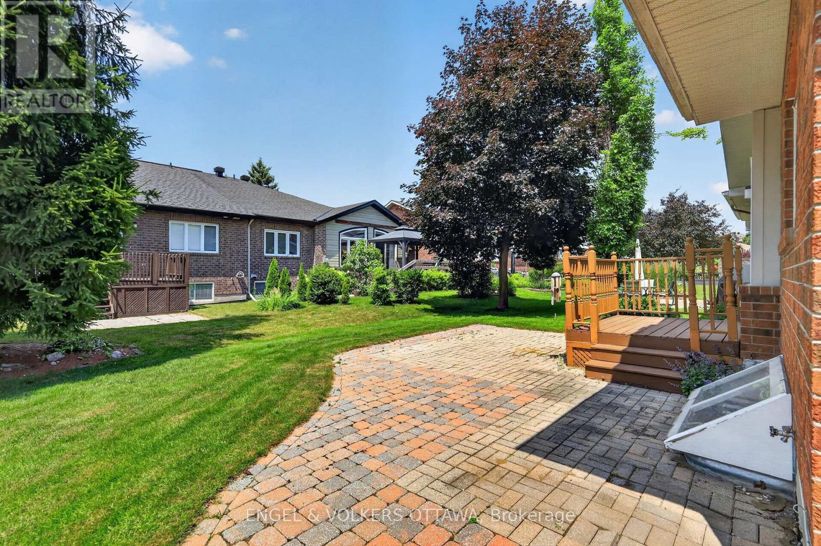 10 WATERTHRUSH CRESCENT - 37
