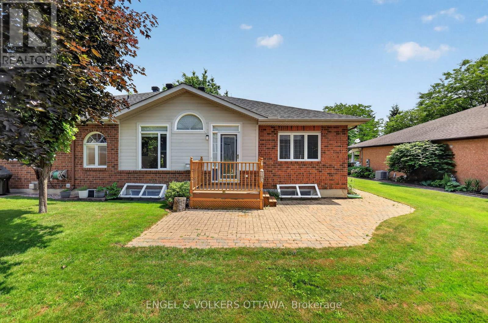 10 WATERTHRUSH CRESCENT - 39