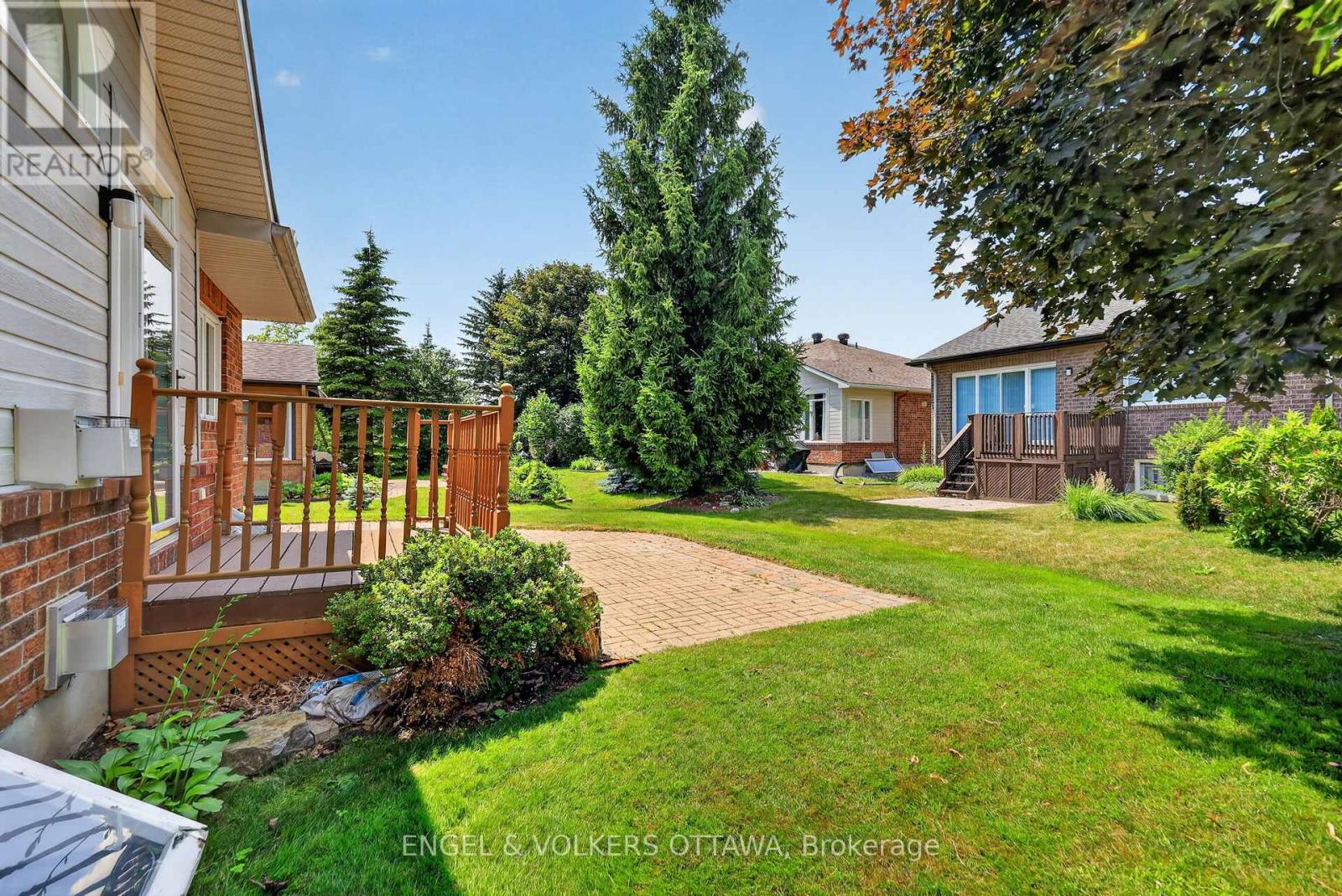 10 WATERTHRUSH CRESCENT - 40