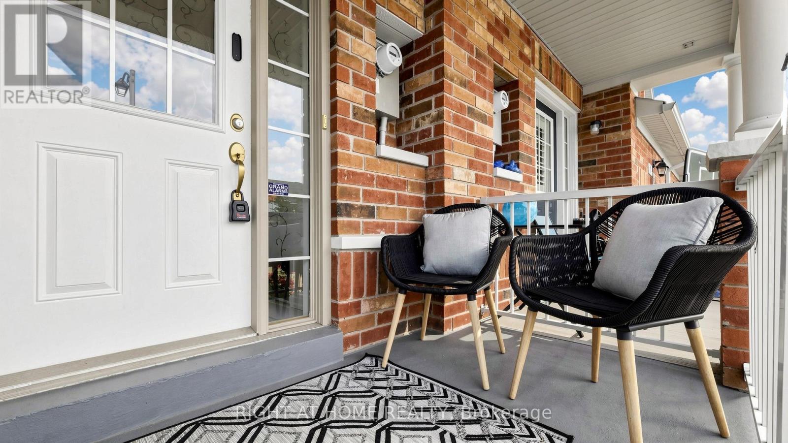 80 BARR CRESCENT - 2