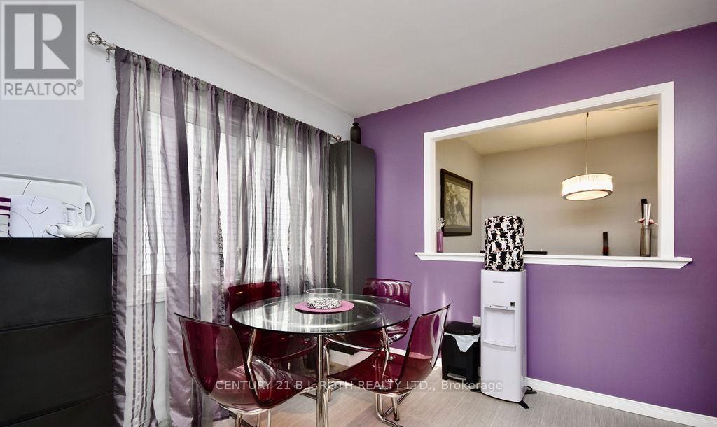 47 D'AMBROSIO DRIVE - 8
