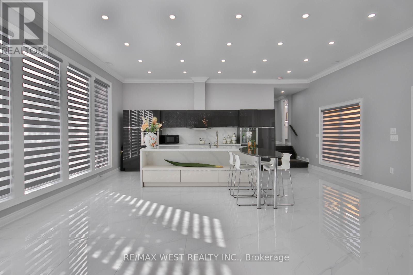 493 TOWNLINE ROAD N - 4