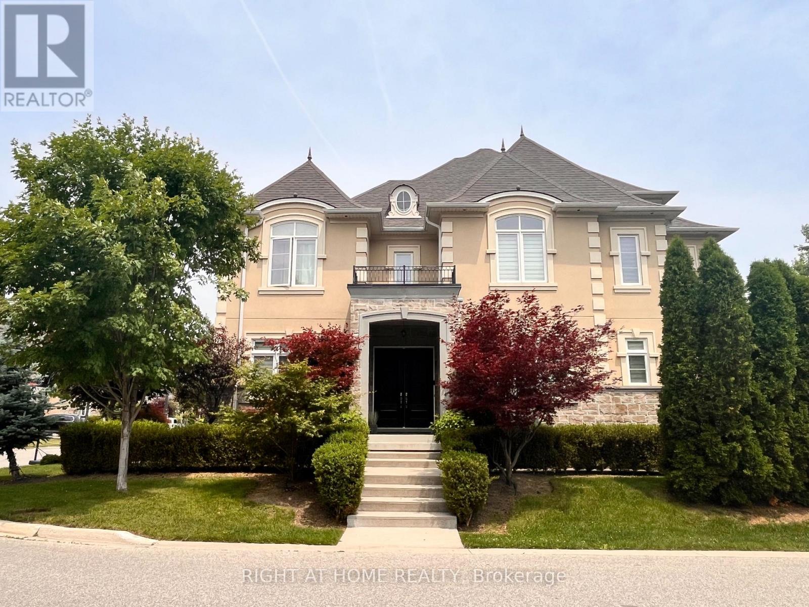 11 FAIRMONT CLOSE - 1