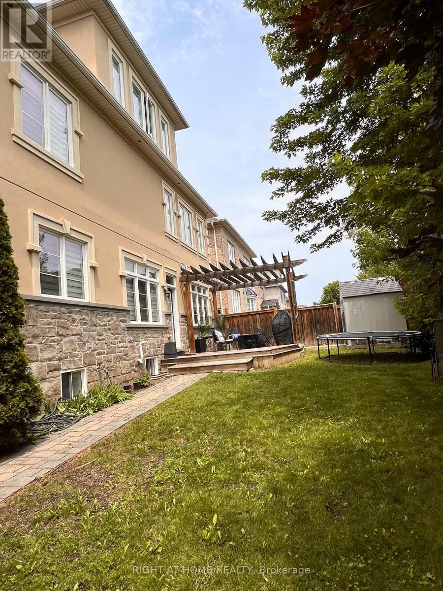 11 FAIRMONT CLOSE - 22