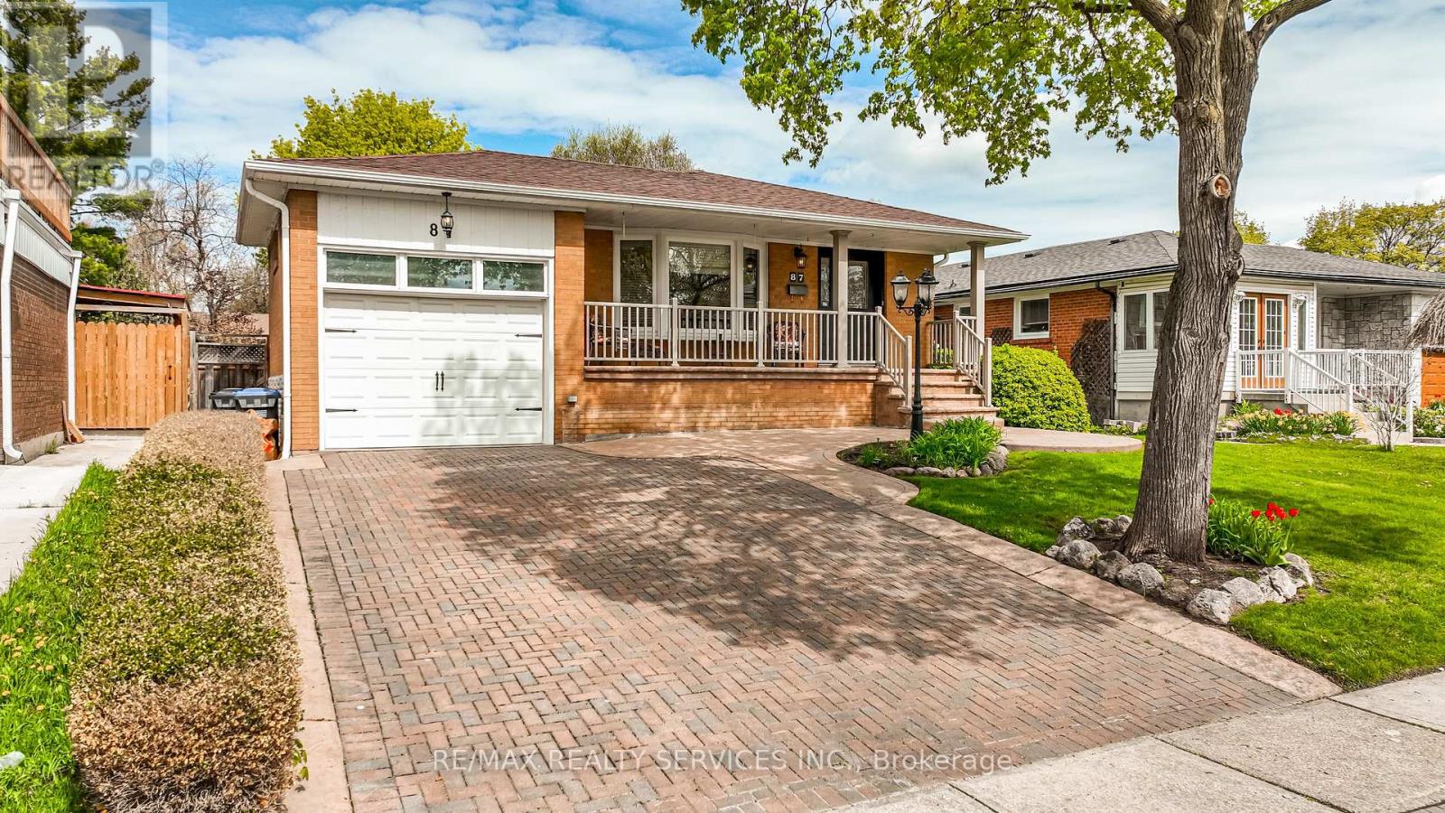 87 AMBLESIDE DRIVE - 1