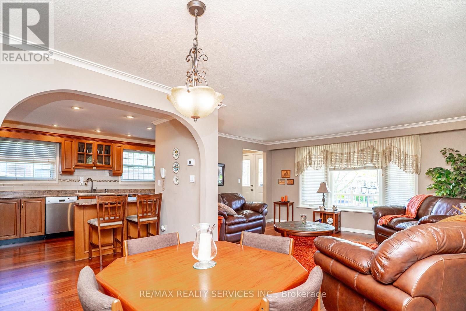 87 AMBLESIDE DRIVE - 10