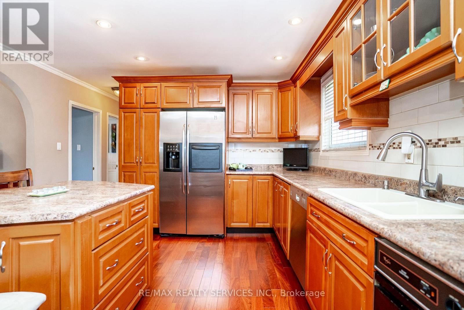 87 AMBLESIDE DRIVE - 15