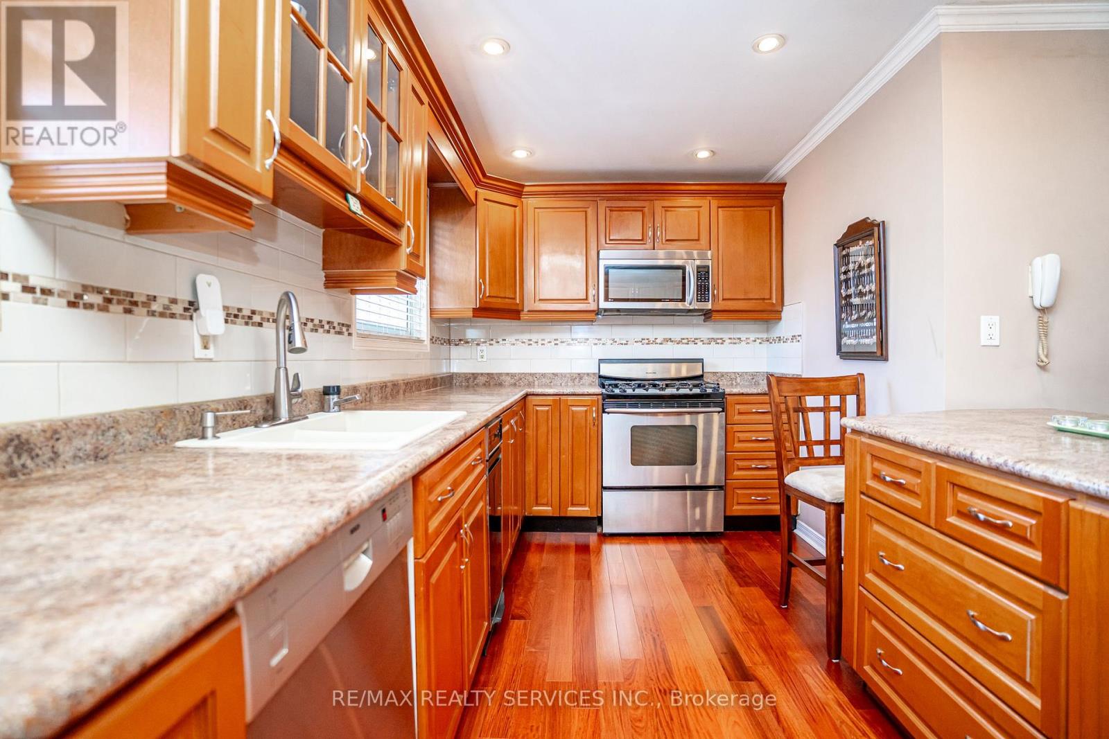 87 AMBLESIDE DRIVE - 16